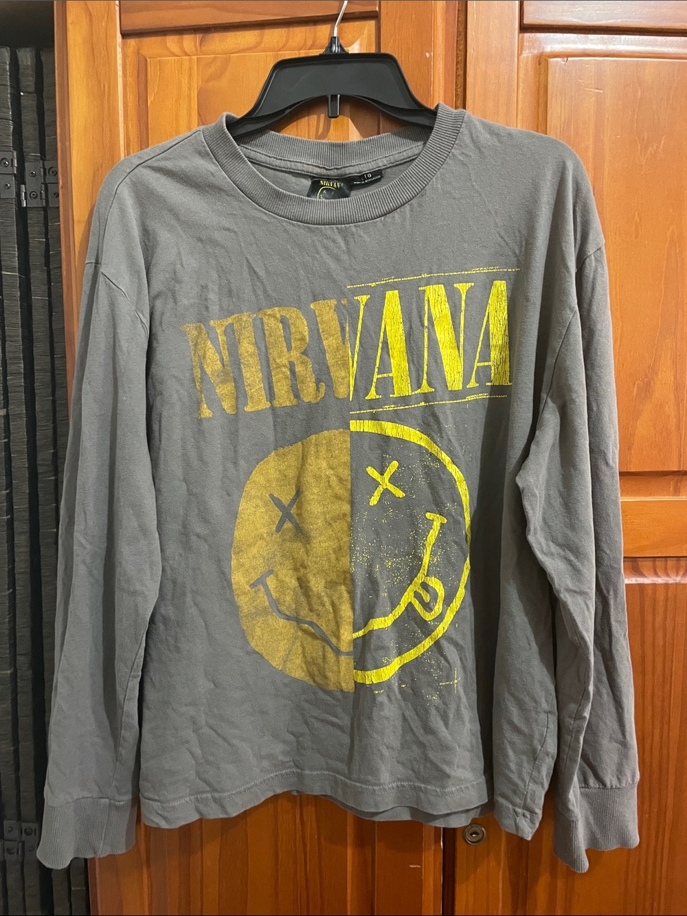 NIRVANA Long Sleeve Tee in Gray with Yellow Graphic sz L